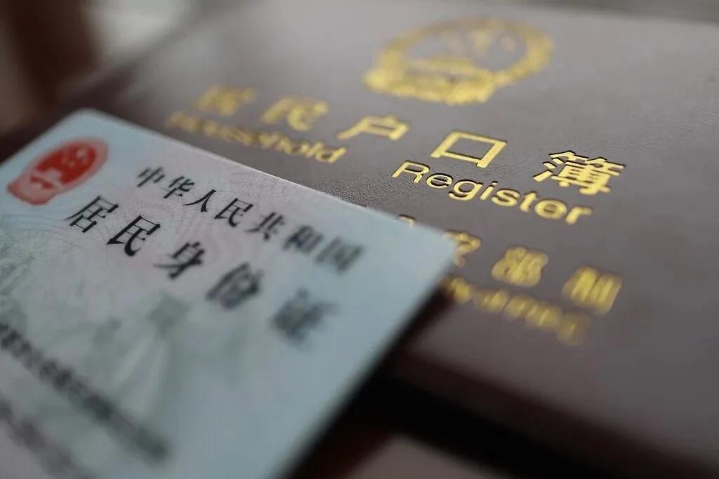 毕业证定制电话：传统中介vs直连工作室，谁更靠谱？